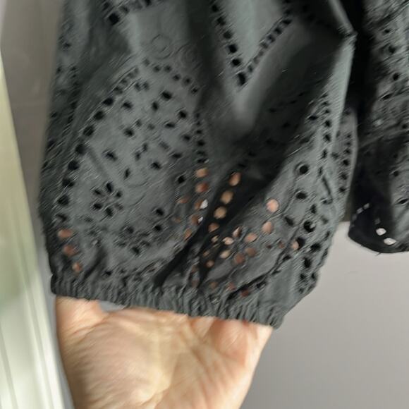 Urban Outfitters Black Eyelet Square Neck Piff Sleeve Top Exposed Zipper Sz M - Picture 5 of 9